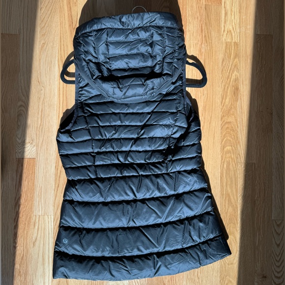 Lululemon brave the cold vest black size 6 - Picture 4 of 5